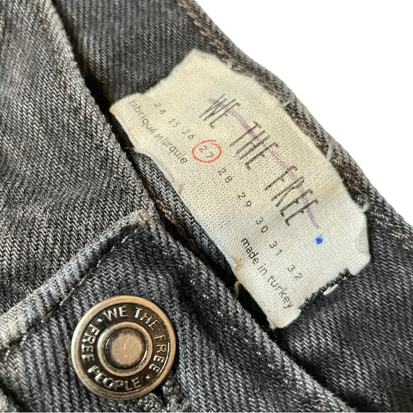 We The Free Maggie Mid Rise Distressed Black Jeans Size 27 - Picture 7 of 11